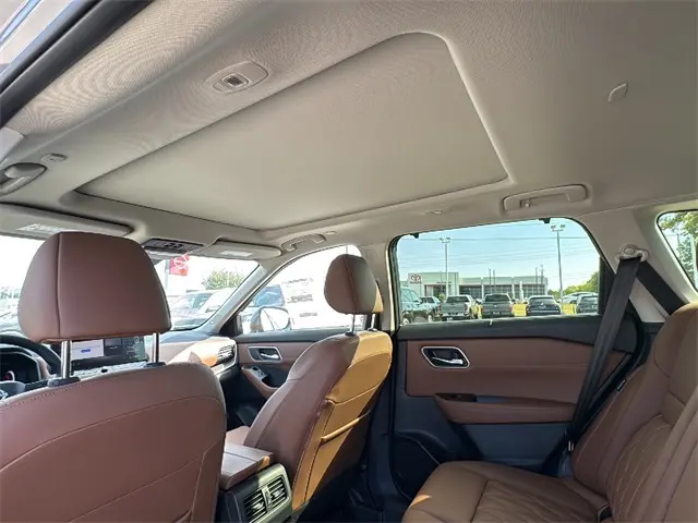 2026 Nissan Rogue Platinum photo 14