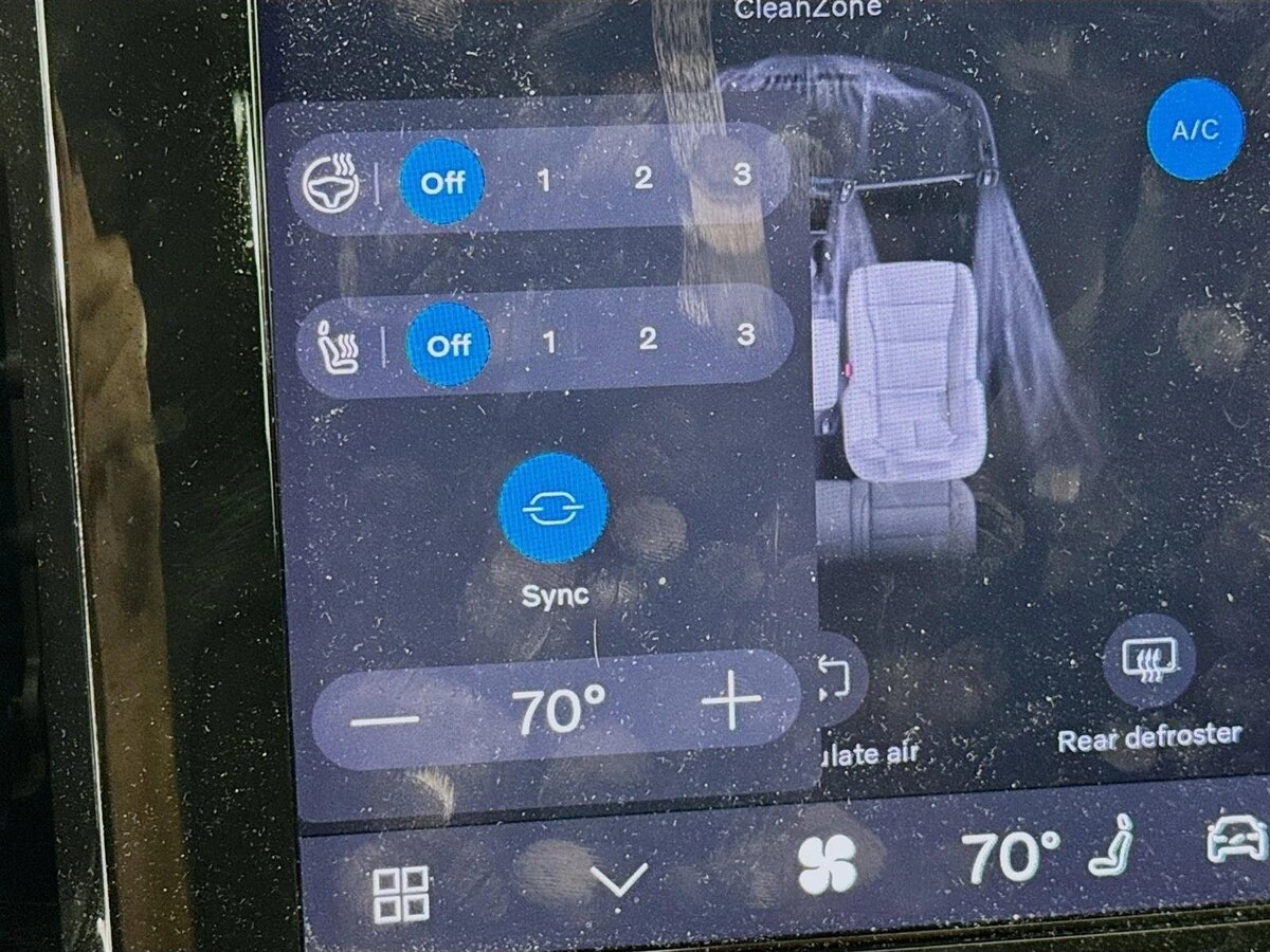 2023 Volvo - image 22