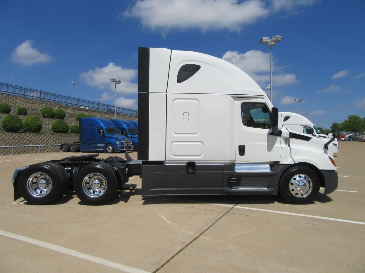 2024 Freightliner Cascadia - image 5