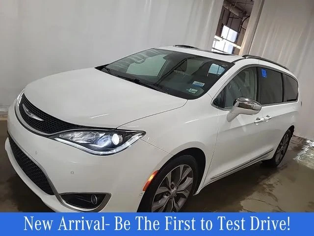 2020 Chrysler Pacifica Limited's photo