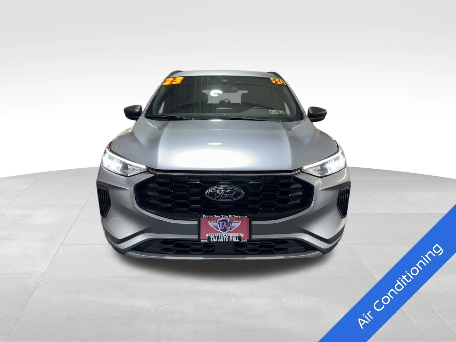 2023 Ford Escape ST-Line photo 2
