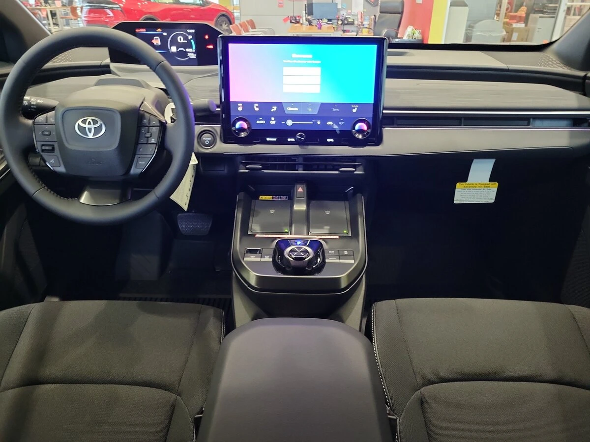 2026 Toyota C-HR SE - Photo 6