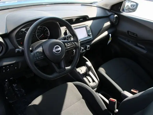 2025 Nissan Kicks Play S photo 4