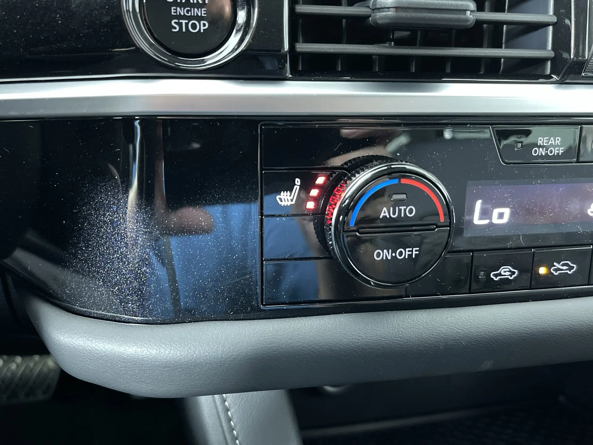 2025 Nissan Pathfinder SV photo 17