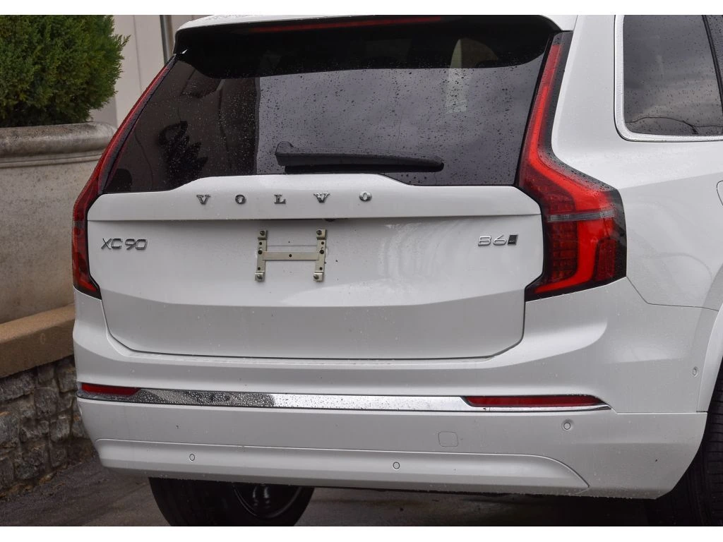 2026 Volvo - image 30