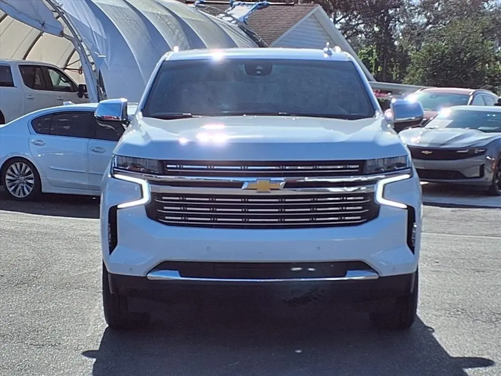 2023 Chevrolet Suburban Premier photo 2