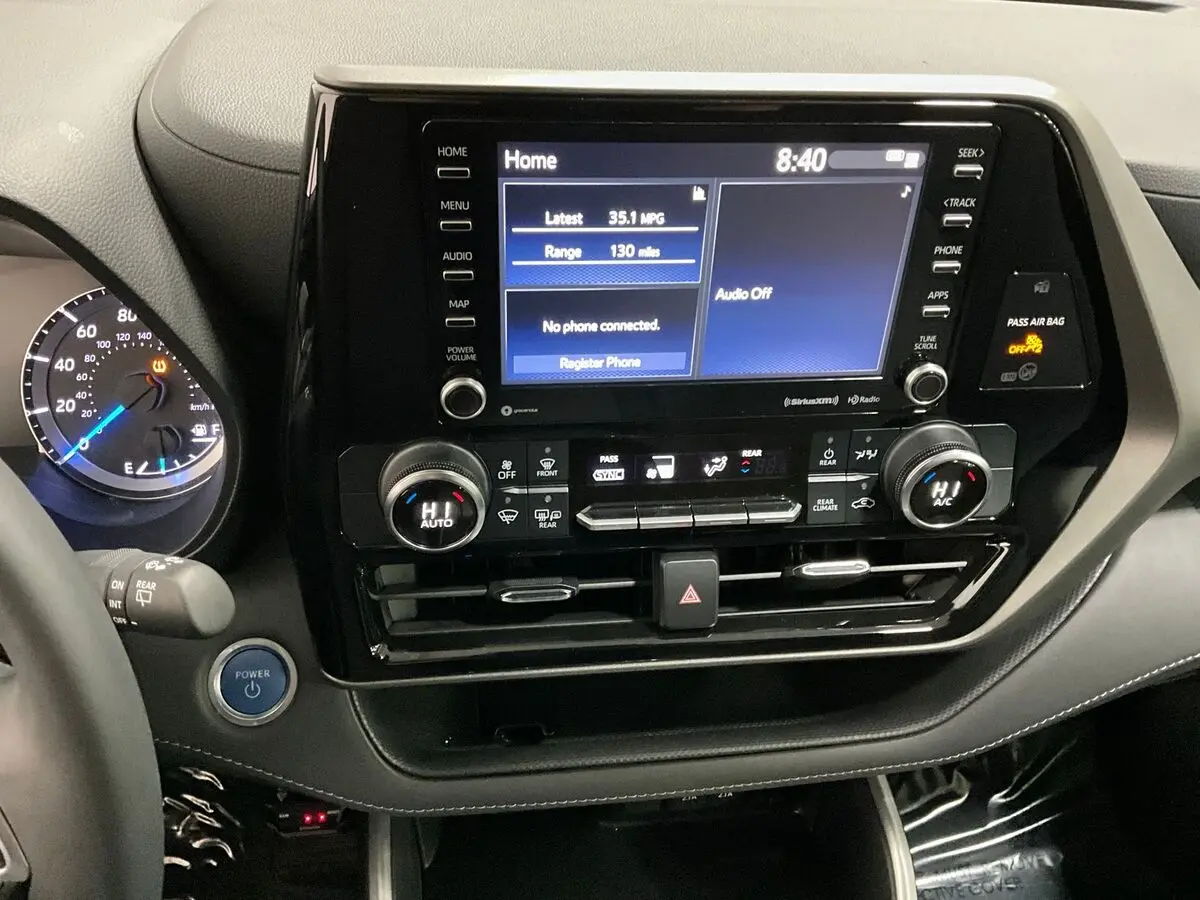 2021 Toyota Highlander Hybrid LE photo 3