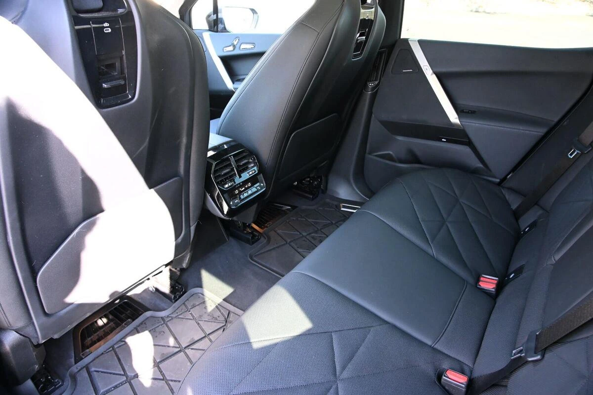 2024 BMW iX Base - Photo 17