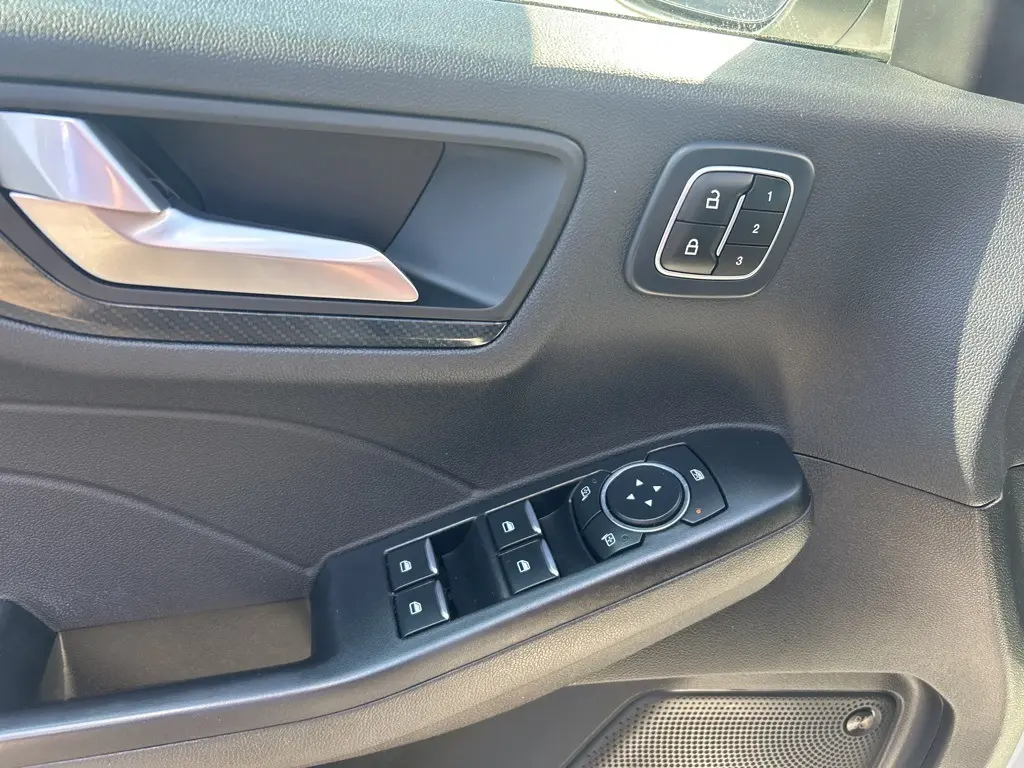 2023 Ford Escape ST-Line Select photo 17