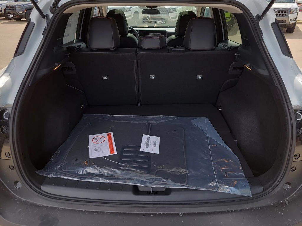 2026 Nissan KICKS SR - Photo 8