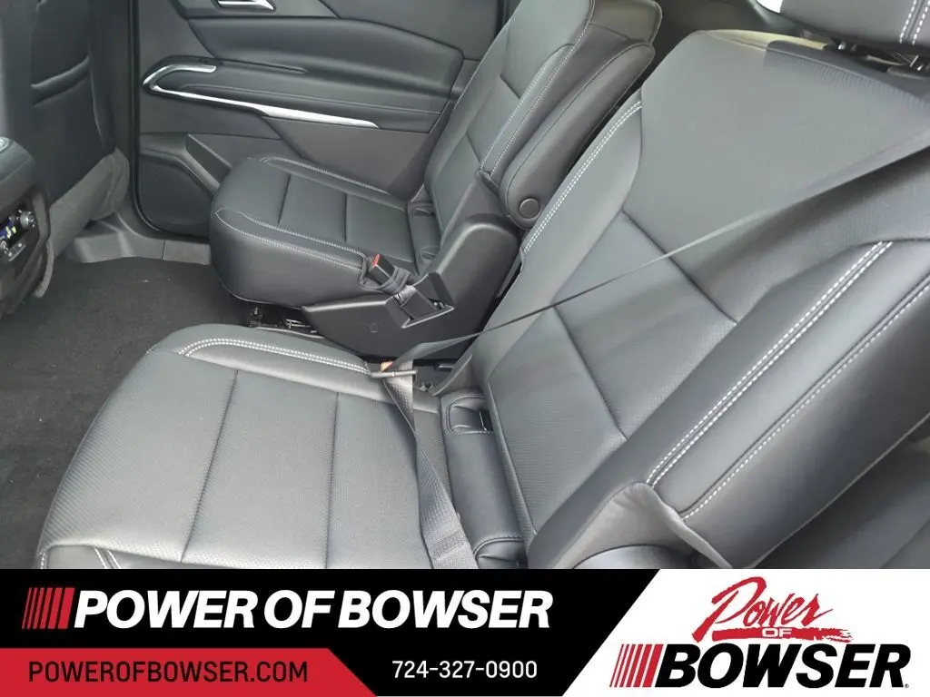 2026 Chevrolet Traverse 2LT photo 3