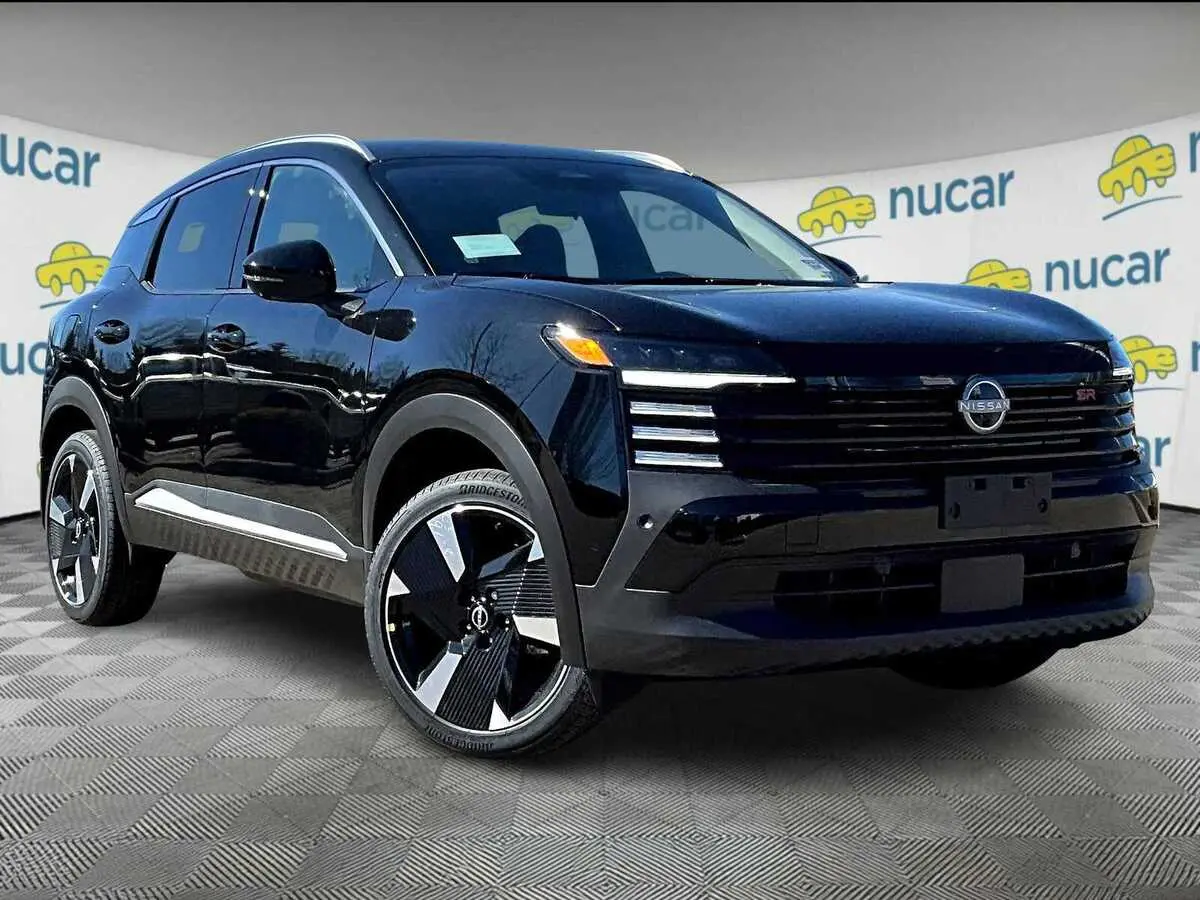 2025 Nissan Kicks SR's photo