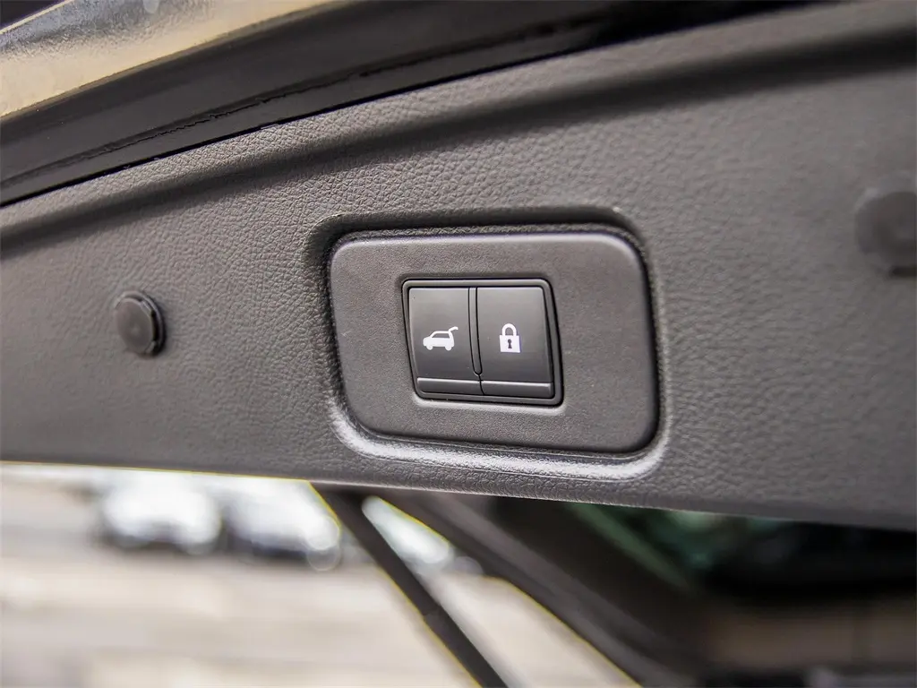 2022 Nissan Pathfinder Platinum photo 4