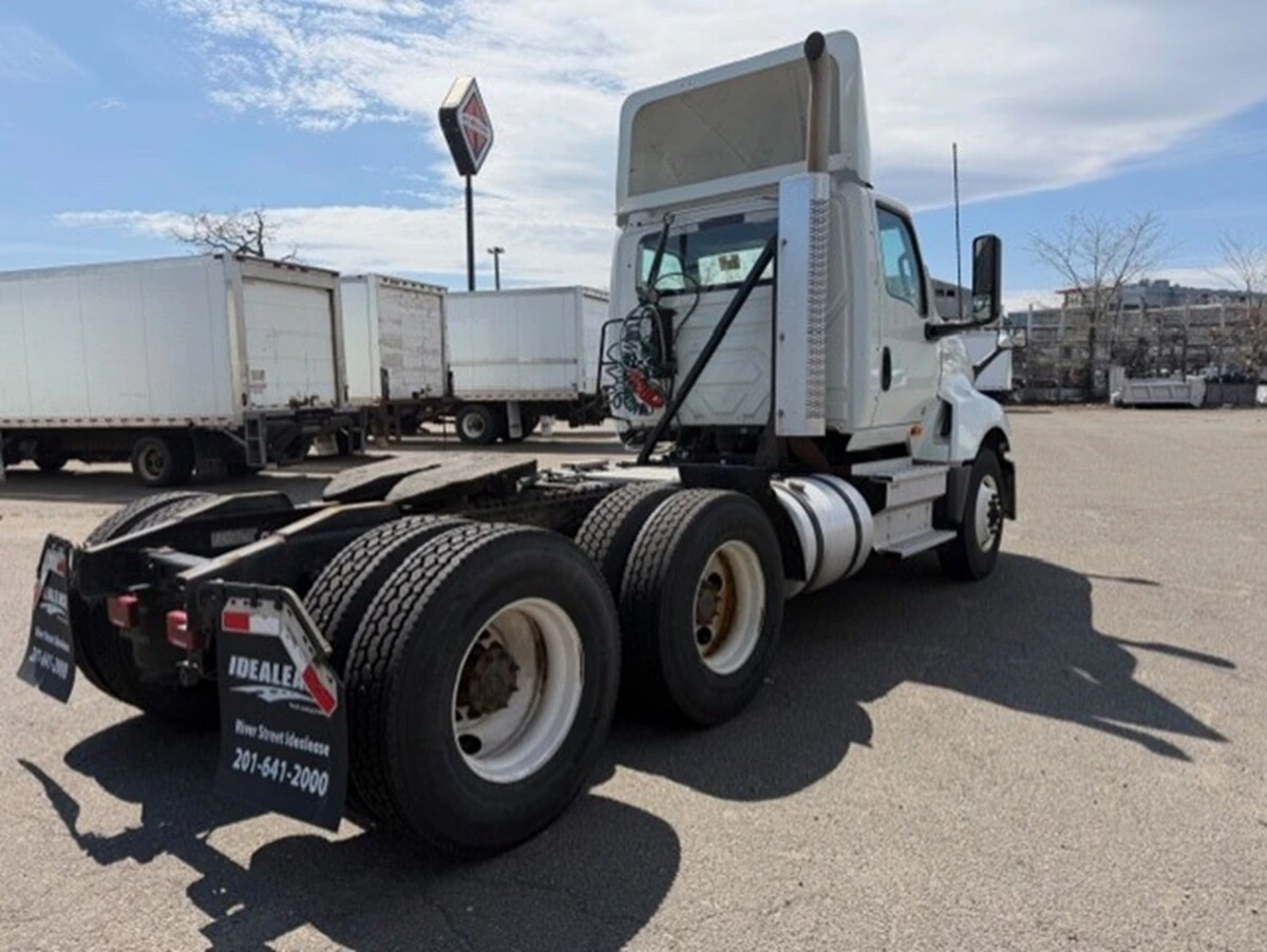 2020 International LT in Warwick, RI — photo 3