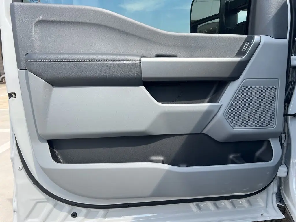 2026 Ford F-350 photo 18