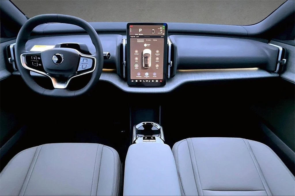 2026 Volvo - image 5