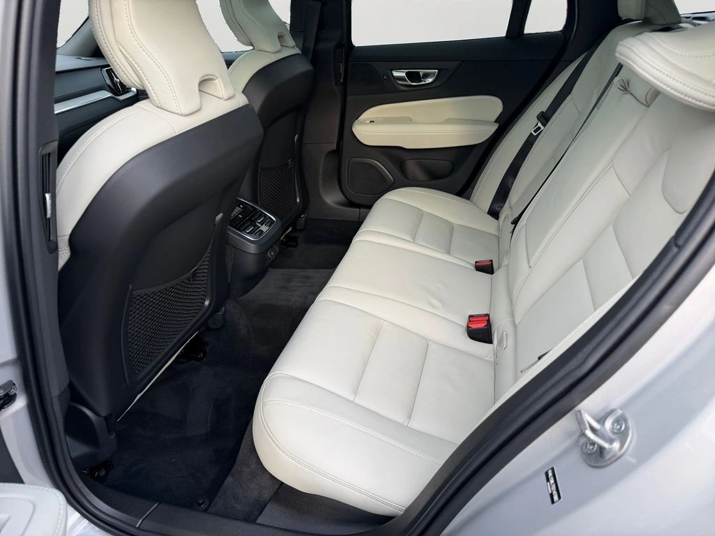 2025 Volvo - image 12