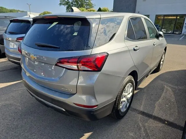 2023 Chevrolet Equinox LT photo 3