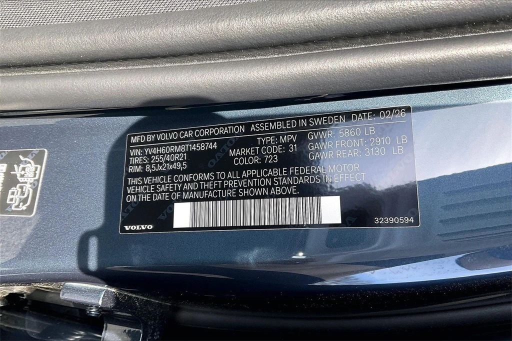 2026 Volvo - image 8