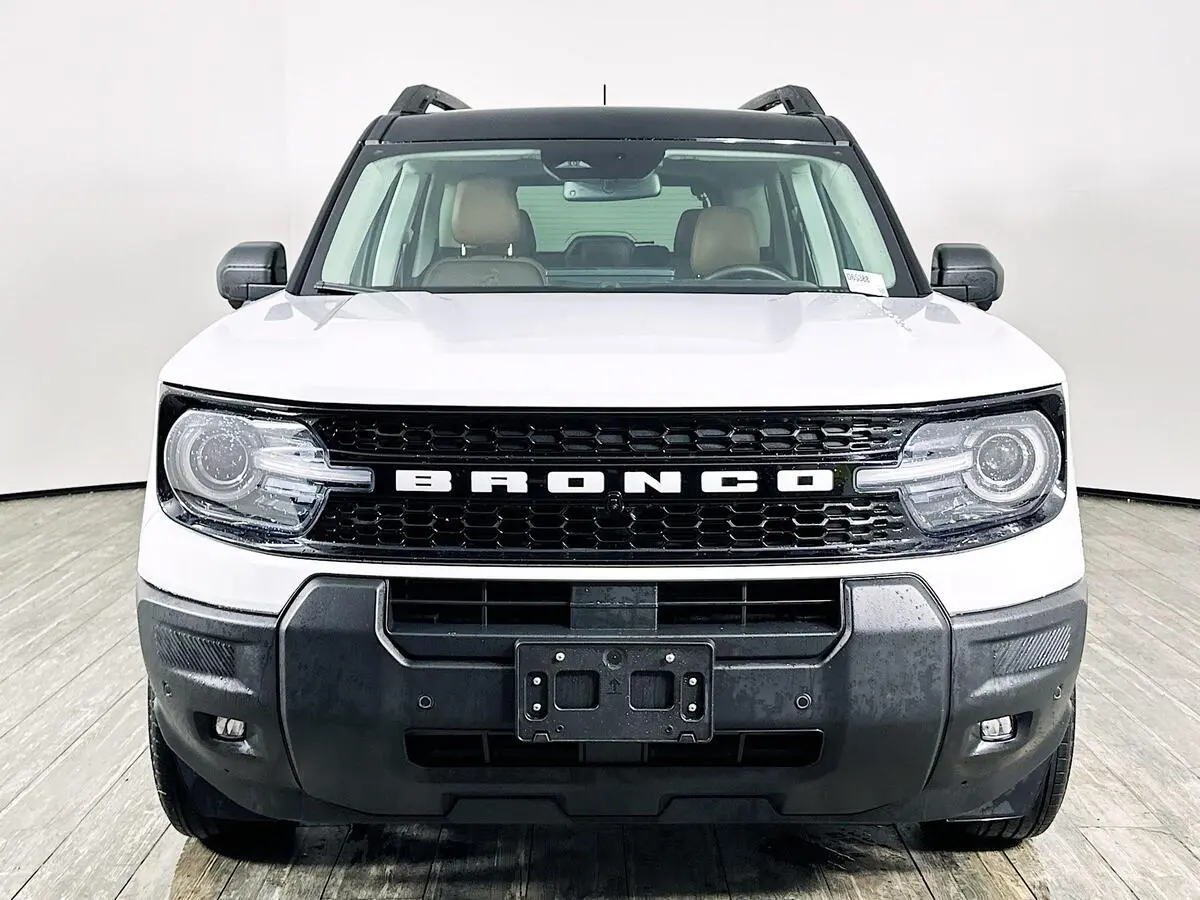 2025 Ford Bronco Sport Outer Banks photo 2