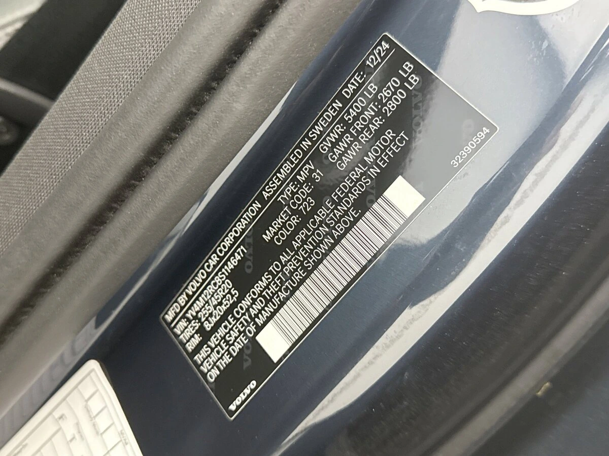 2025 Volvo - image 11