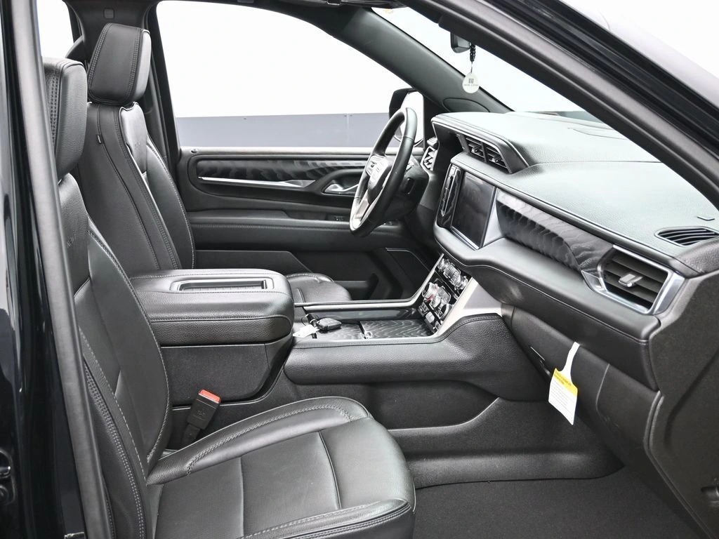 2024 GMC Yukon Denali - Photo 30