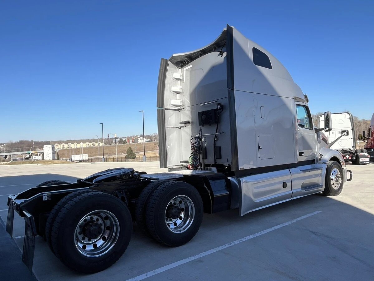 2023 Peterbilt 579 - image 8