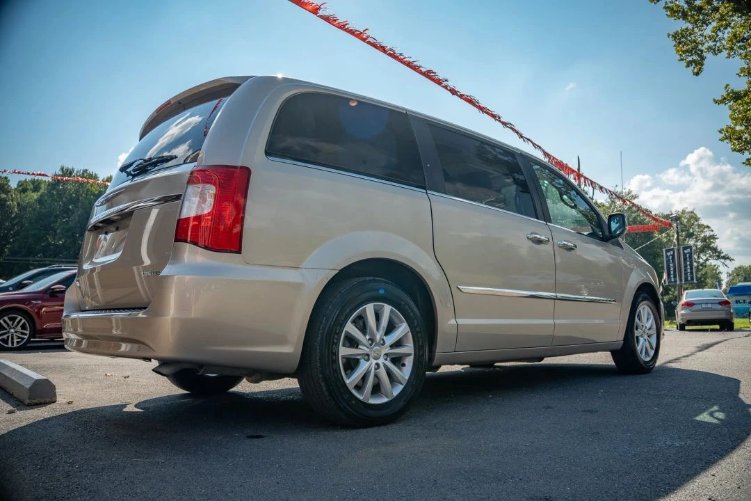 2015 Chrysler Town & Country Limited Platinum - Photo 14