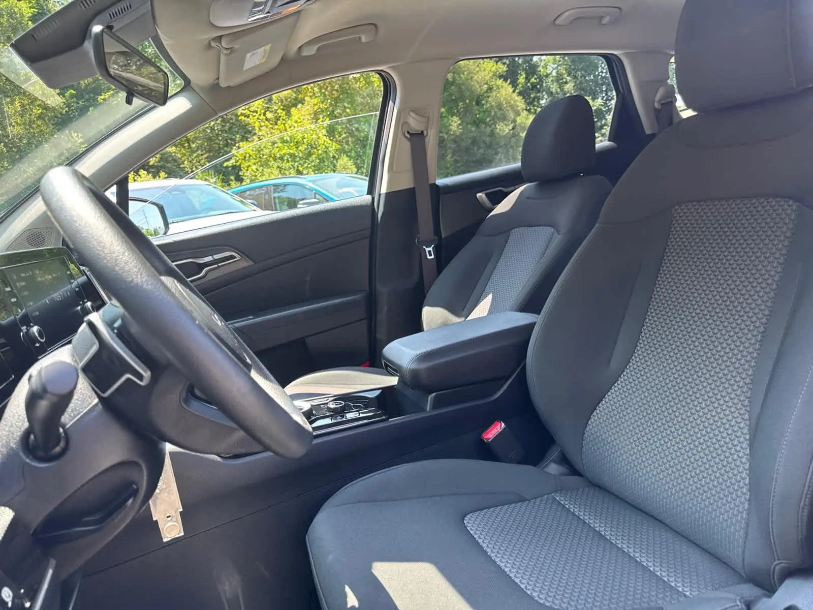 2023 Kia Sportage Hybrid LX photo 12