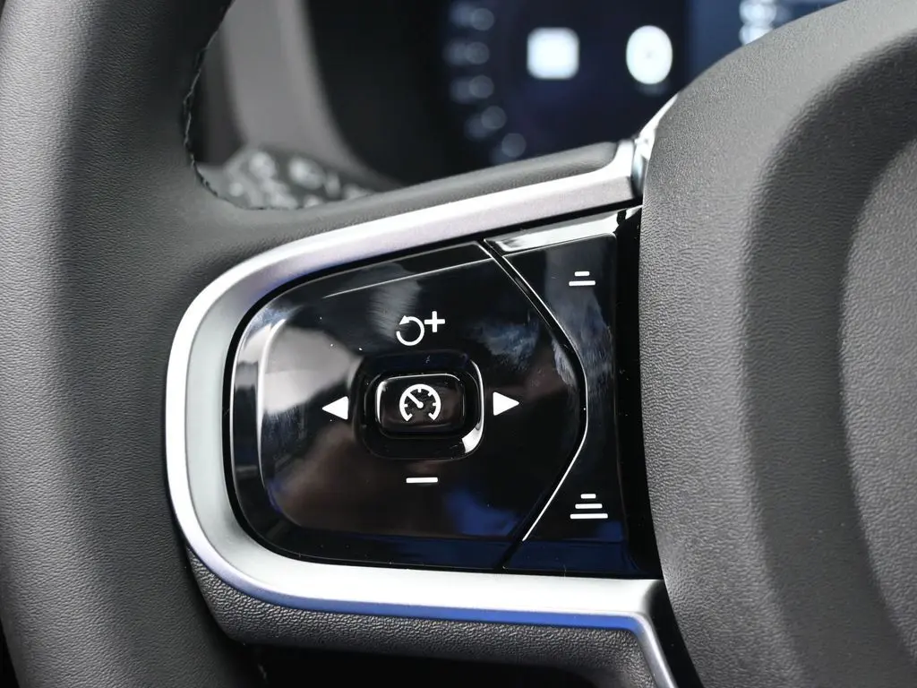 2026 Volvo - image 11