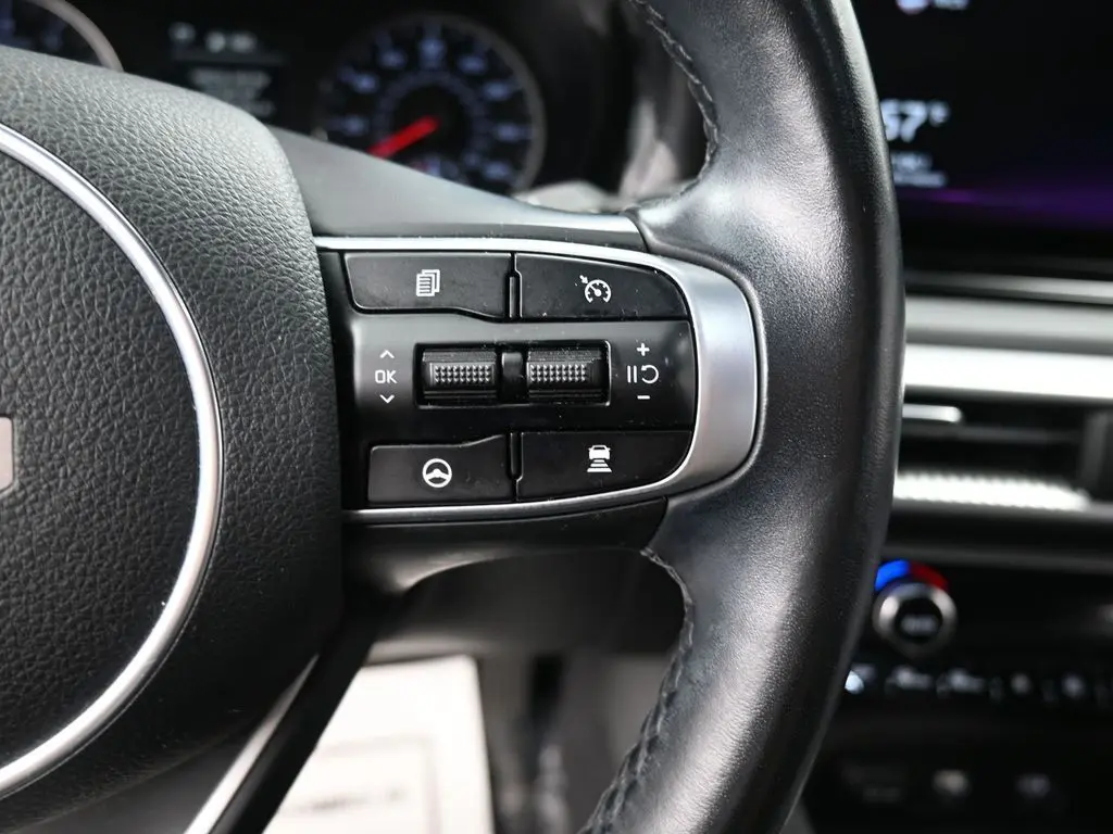 2022 Kia K5 GT-Line photo 25