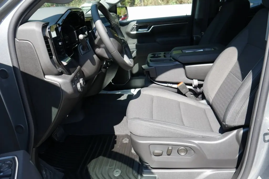 2026 Chevrolet Silverado LT photo 6