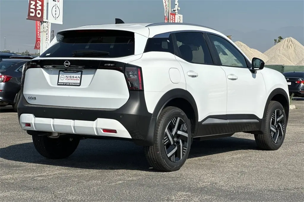 2026 Nissan Kicks SV photo 2