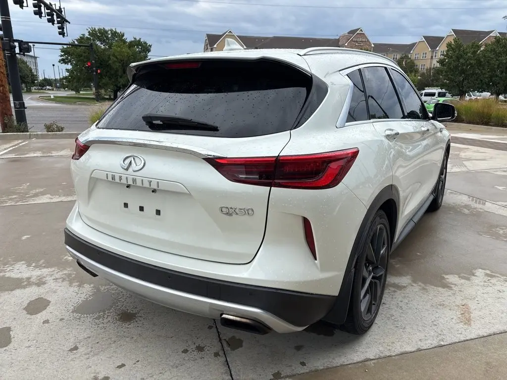 2019 Infiniti QX50 Essential AWD photo 4