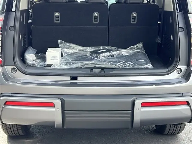 2026 Nissan Armada SV photo 4
