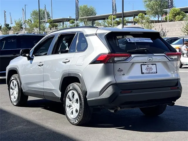 2019 Toyota RAV4 LE photo 3
