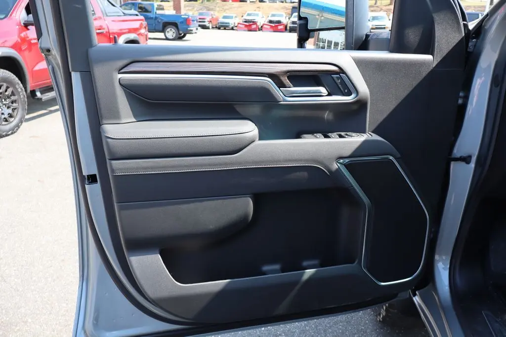 2026 Chevrolet Silverado 3500HD LT photo 12