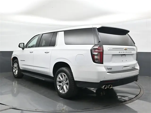 2023 Chevrolet Suburban Premier photo 4