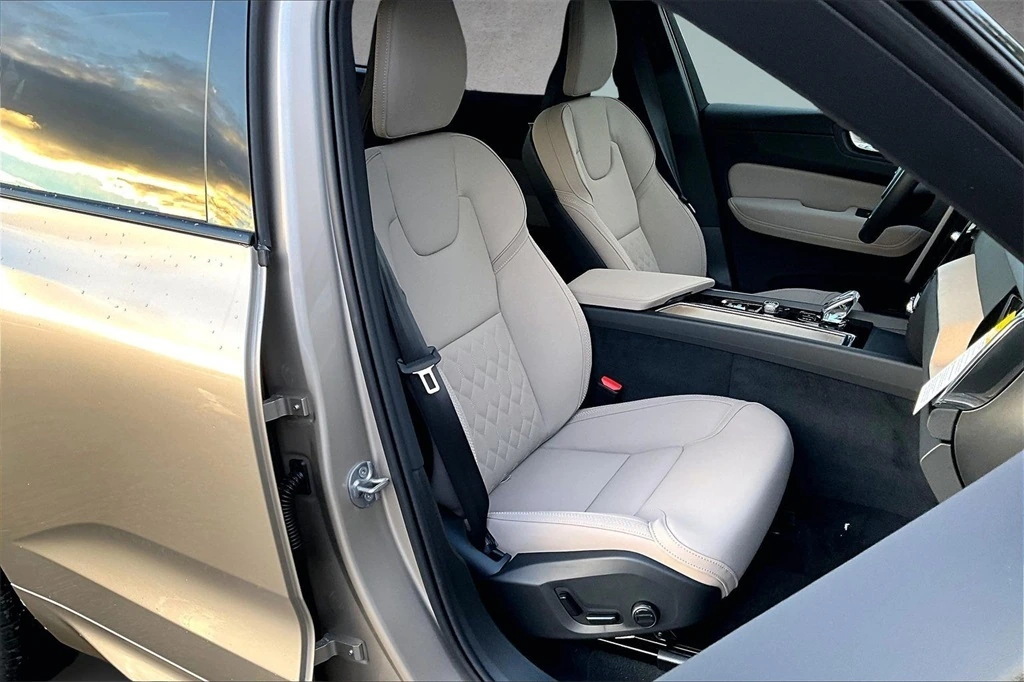 2026 Volvo - image 11