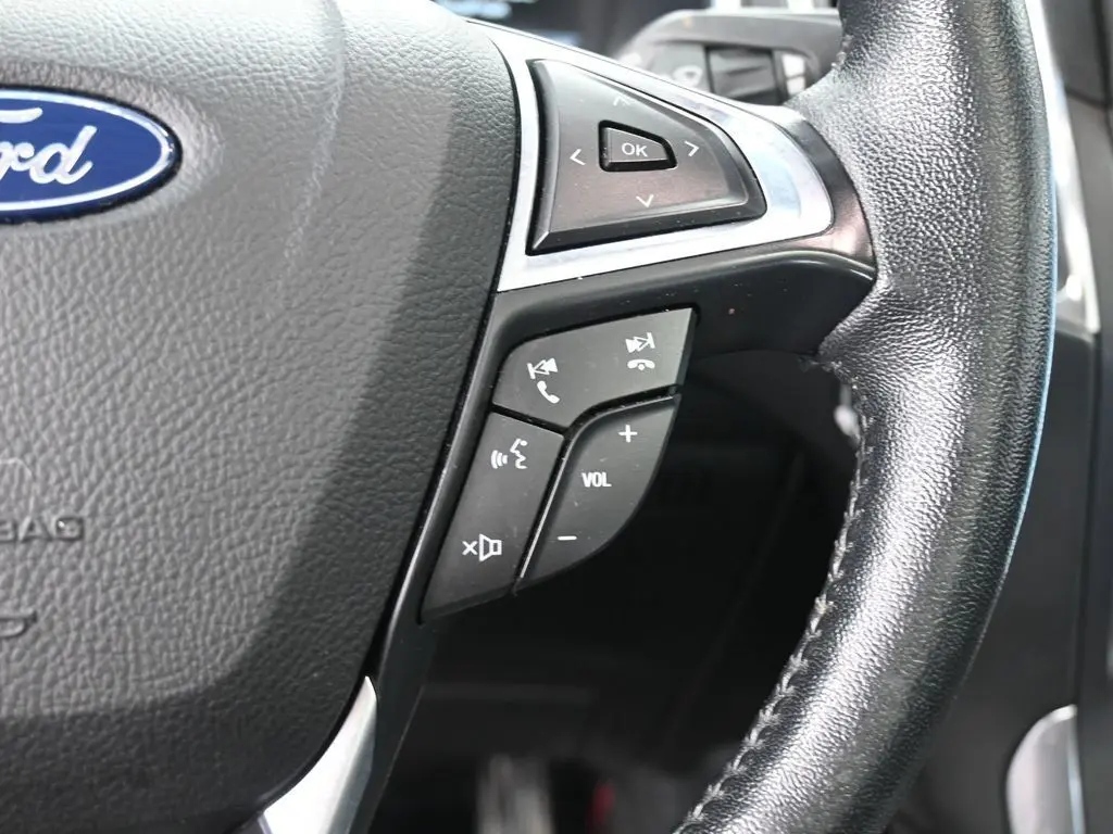 2021 Ford Edge Titanium photo 32