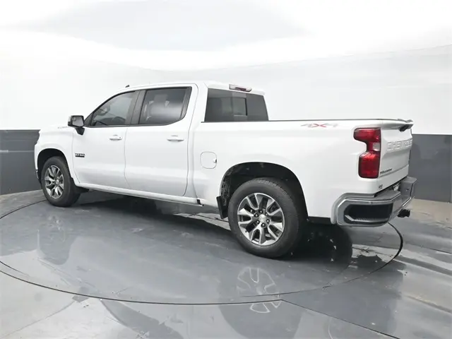 2021 Chevrolet Silverado 1500 LT Texas Edition photo 3
