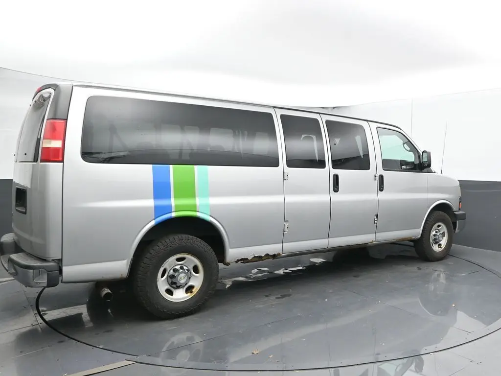 2012 Chevrolet Express 3500 LT Passenger Van photo 4