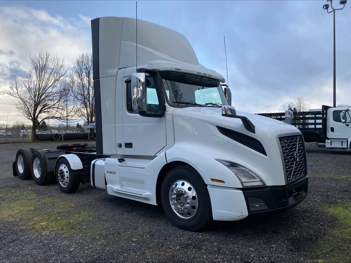 2018 Volvo VNL 860 - image 3