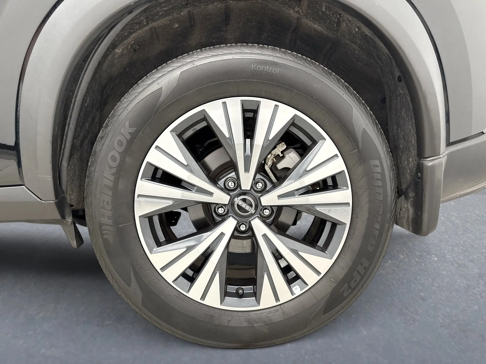 2023 Nissan Rogue SV photo 11