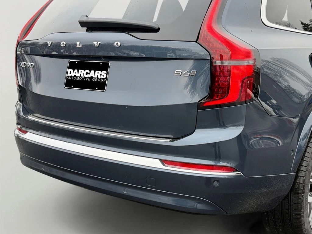 2026 Volvo - image 8