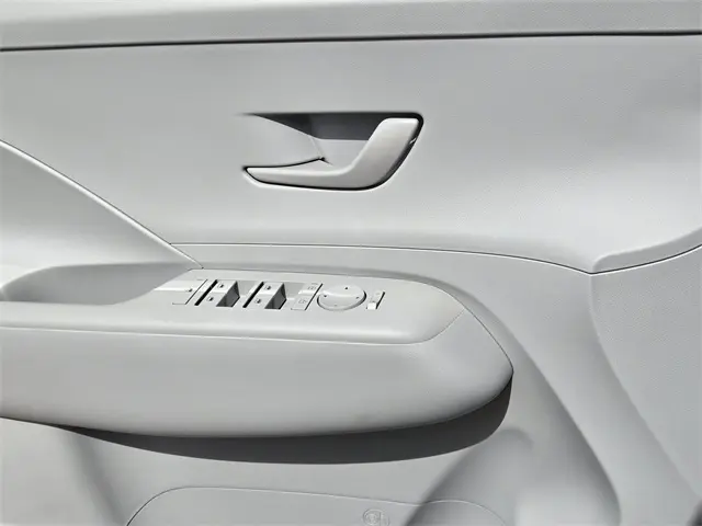 2026 Hyundai Kona SEL photo 21