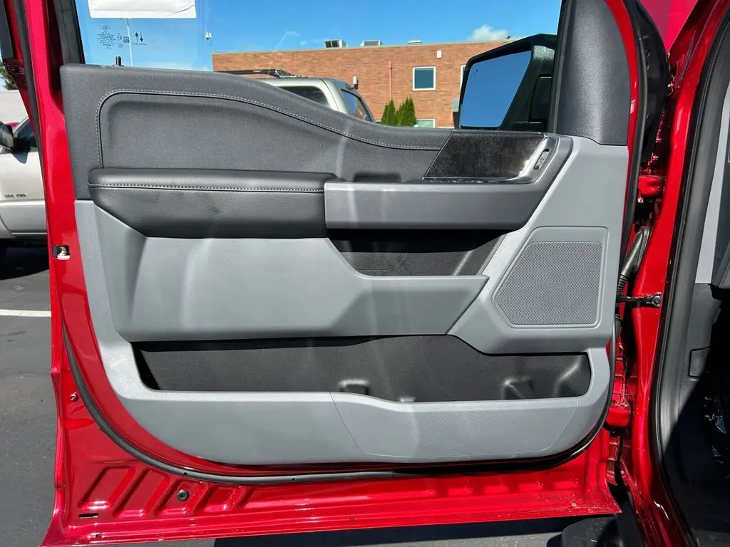 2025 Ford F-150 Lightning XLT photo 22