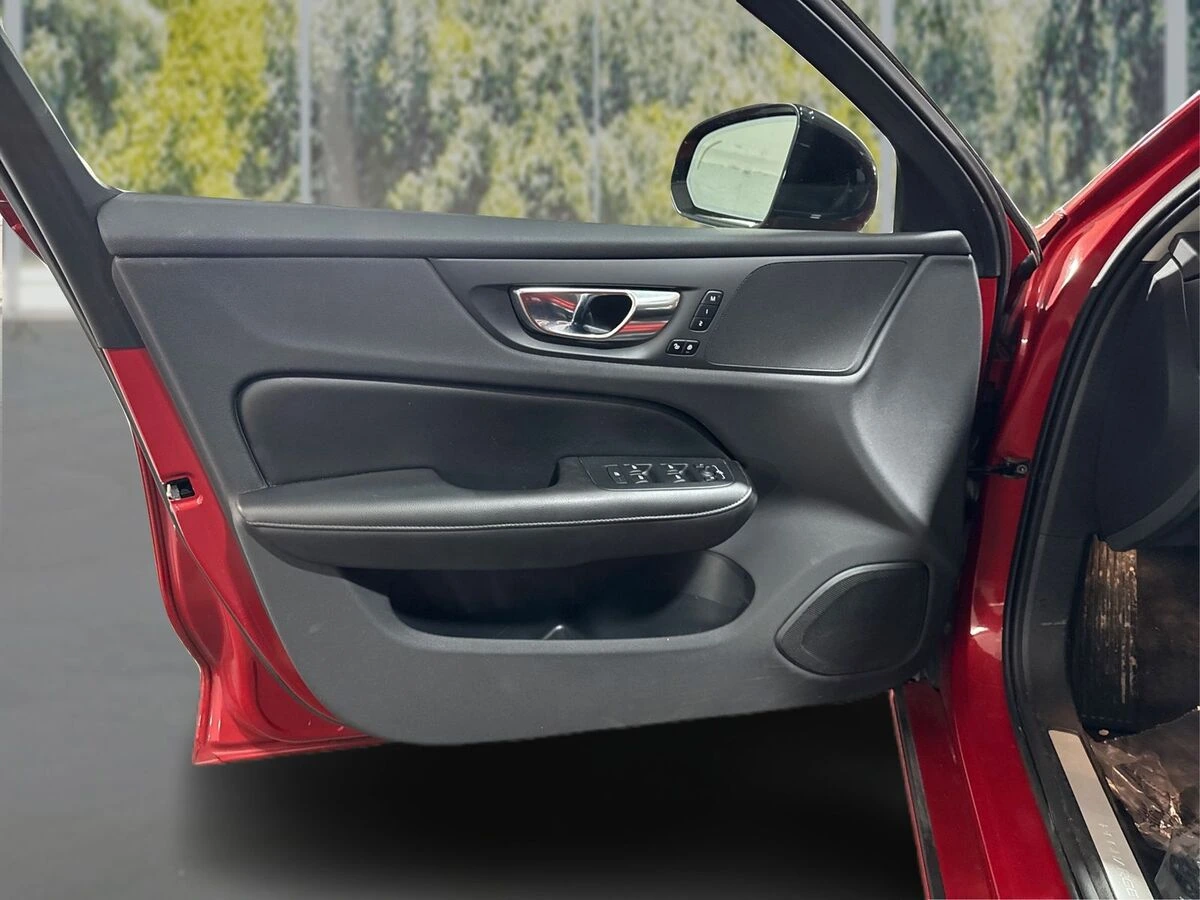 2022 Volvo - image 18