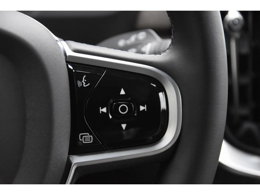 2026 Volvo - image 35