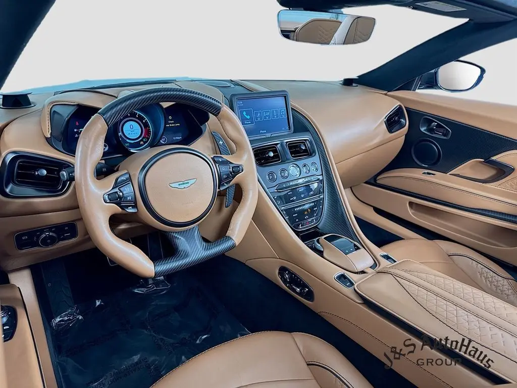 2021 Aston Martin DBS photo 24